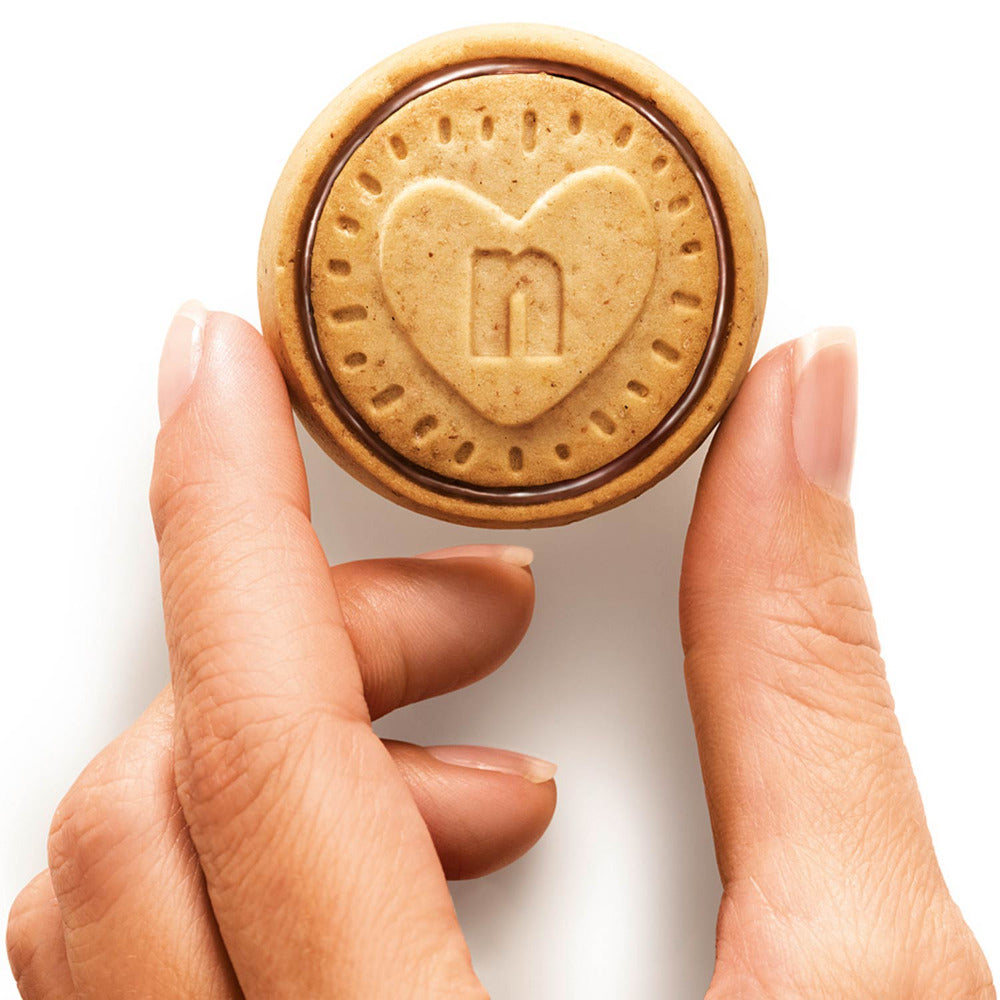 biscuits au nutella biscuit avec la main